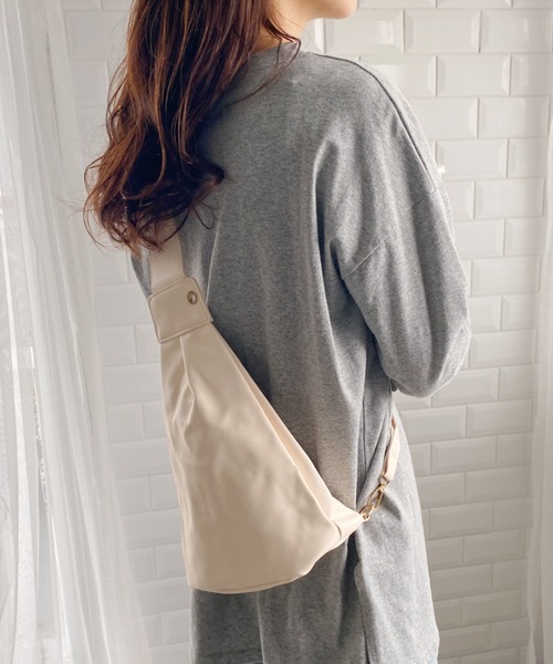 wears(ウェアーズ)の「PUワンショルダーボディバッグ(ボディバッグ/ウエストポーチ・レディース・アイボリー/ブラック・FREE)」の8枚目の写真