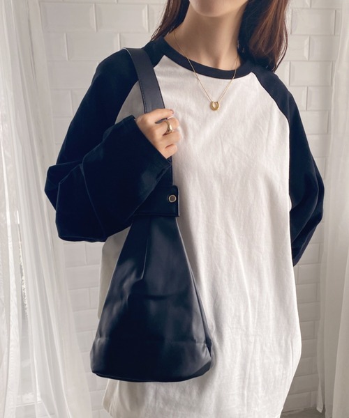 wears(ウェアーズ)の「PUワンショルダーボディバッグ(ボディバッグ/ウエストポーチ・レディース・アイボリー/ブラック・FREE)」の13枚目の写真