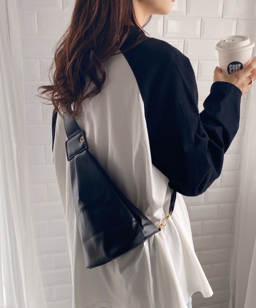 wears(ウェアーズ)の「PUワンショルダーボディバッグ(ボディバッグ/ウエストポーチ・レディース・アイボリー/ブラック・FREE)」の15枚目の写真