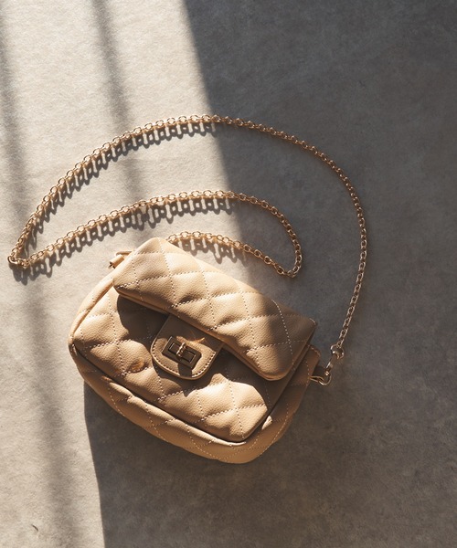 un dix cors(アンディコール)の「NEWチェーンキルティングバッグ(ショルダーバッグ・レディース・ブラック/ベージュ/アイボリー/サックスブルー・FREE)」の4枚目の写真