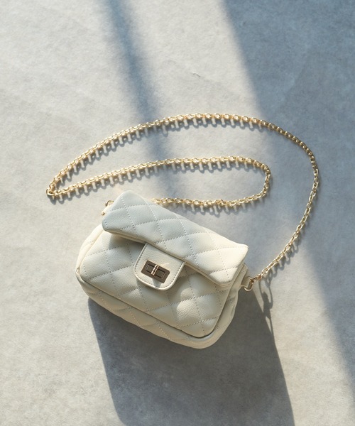 un dix cors(アンディコール)の「NEWチェーンキルティングバッグ(ショルダーバッグ・レディース・ブラック/ベージュ/アイボリー/サックスブルー・FREE)」の2枚目の写真
