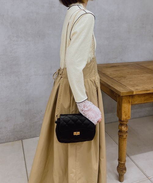 un dix cors(アンディコール)の「NEWチェーンキルティングバッグ(ショルダーバッグ・レディース・ブラック/ベージュ/アイボリー/サックスブルー・FREE)」の6枚目の写真