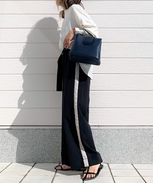 Q(キュー)の「ピンストライプサイドラインワイドパンツ(その他パンツ・レディース・ホワイト系/ブルー系・MEDIUM)」の13枚目の写真