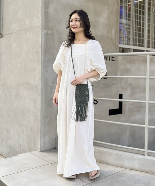 JOINT WORKS(ジョイントワークス)の「Cアムンゼンボリュームスリーブワンピース(ワンピース・レディース・ブルー/ホワイト/ブラック・SMALL/MEDIUM)」の4枚目の写真