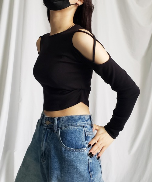 me+em select（ミームセレクト）の「カットアウトクロスストラップショートトップス【 韓国製 】（Tシャツ/カットソー・レディース・ホワイト/ブラック/チャコール・FREE）」の3枚目の写真