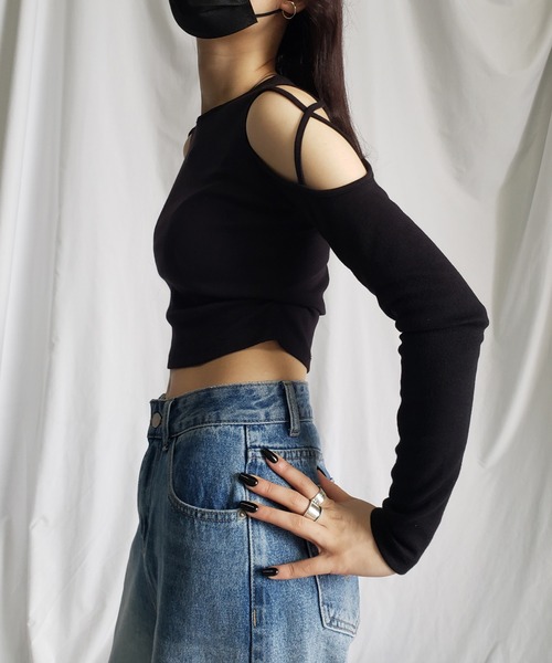 me+em select（ミームセレクト）の「カットアウトクロスストラップショートトップス【 韓国製 】（Tシャツ/カットソー・レディース・ホワイト/ブラック/チャコール・FREE）」の8枚目の写真