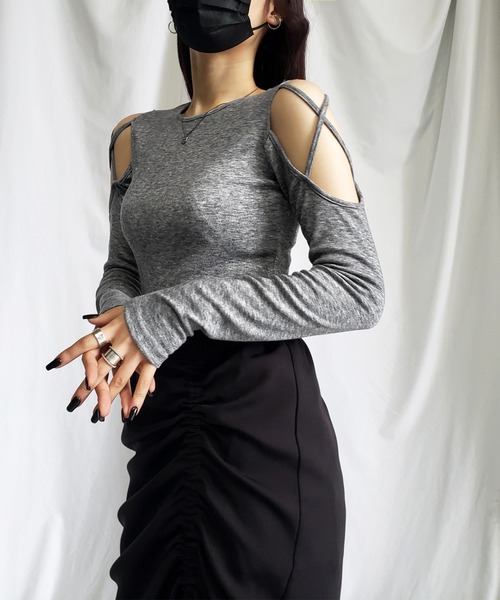 me+em select（ミームセレクト）の「カットアウトクロスストラップショートトップス【 韓国製 】（Tシャツ/カットソー・レディース・ホワイト/ブラック/チャコール・FREE）」の16枚目の写真
