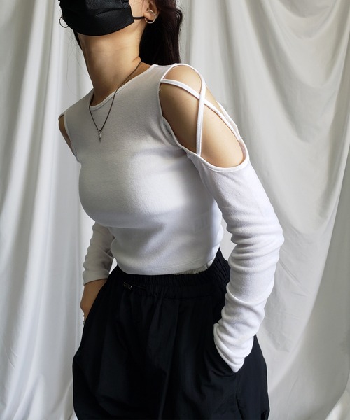 me+em select（ミームセレクト）の「カットアウトクロスストラップショートトップス【 韓国製 】（Tシャツ/カットソー・レディース・ホワイト/ブラック/チャコール・FREE）」の21枚目の写真