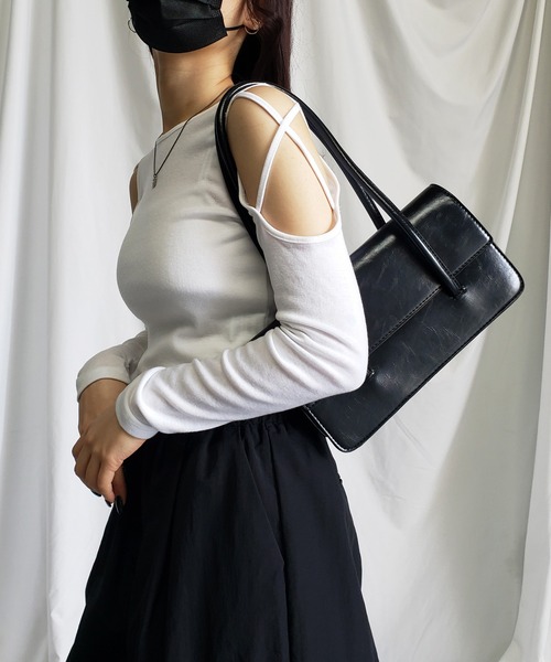 me+em select（ミームセレクト）の「カットアウトクロスストラップショートトップス【 韓国製 】（Tシャツ/カットソー・レディース・ホワイト/ブラック/チャコール・FREE）」の13枚目の写真
