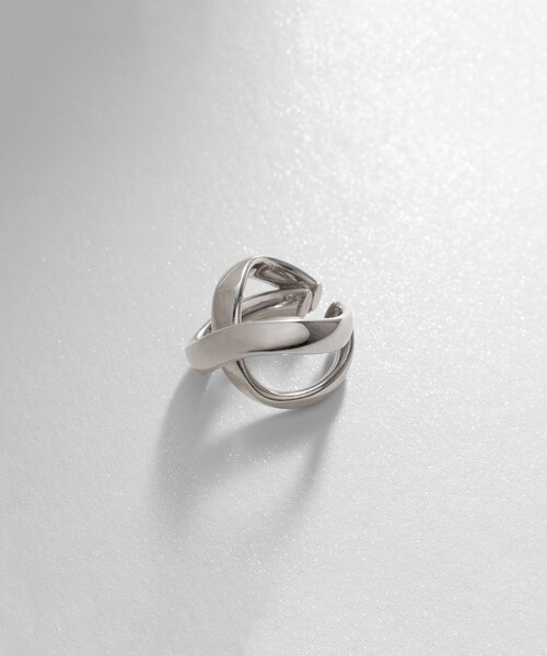 シルバー ホロウイヤーカフ クロスフープ（片耳用）（イヤーカフ）｜COCOSHNIK（ココシュニック）