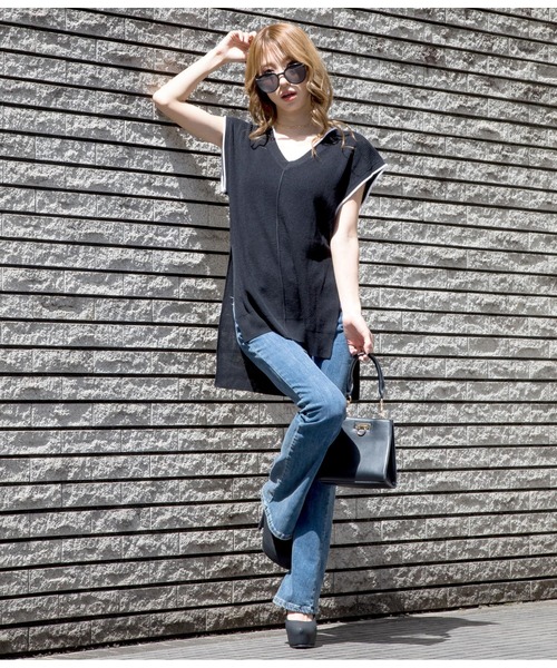 LATINA（ラティーナ）の「麻タッチ畦編みVネックトップスセーター（Tシャツ/カットソー・レディース・ブラック/グレイッシュベージュ・FREE）」の3枚目の写真