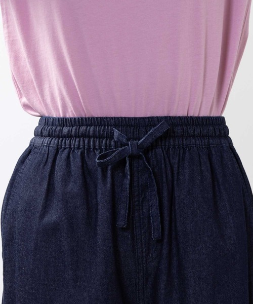 NAVY(ネイビー)の「ライトオンス デニム ワイドパンツ(デニムパンツ・レディース・ダークブルー/ストライプ・M/L)」の7枚目の写真