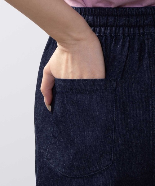 NAVY(ネイビー)の「ライトオンス デニム ワイドパンツ(デニムパンツ・レディース・ダークブルー/ストライプ・M/L)」の9枚目の写真