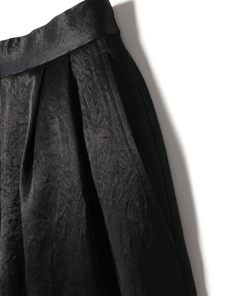 SHIPS（シップス）の「〈手洗い可能〉アセテート サテン タック ショーツ◆（その他パンツ・レディース・ブラック・36/38）」の5枚目の写真