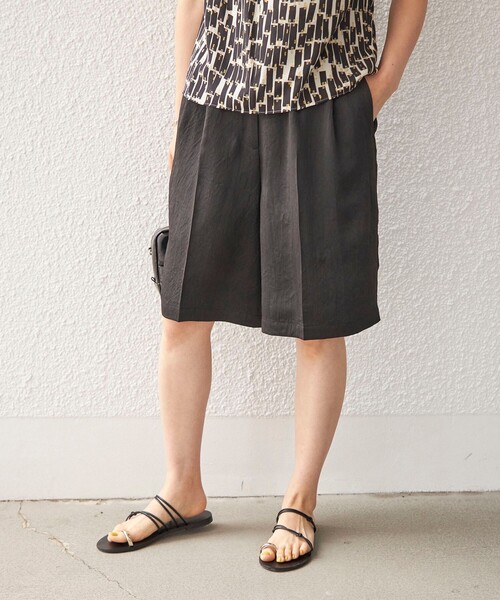 SHIPS（シップス）の「〈手洗い可能〉アセテート サテン タック ショーツ◆（その他パンツ・レディース・ブラック・36/38）」の12枚目の写真