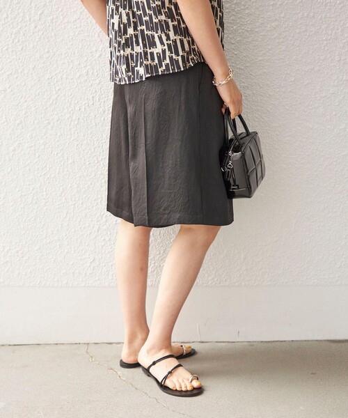 SHIPS（シップス）の「〈手洗い可能〉アセテート サテン タック ショーツ◆（その他パンツ・レディース・ブラック・36/38）」の14枚目の写真