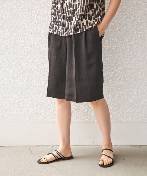 SHIPS（シップス）の「〈手洗い可能〉アセテート サテン タック ショーツ◆（その他パンツ・レディース・ブラック・36/38）」の15枚目の写真