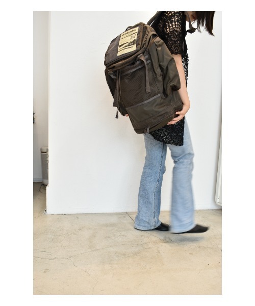 THEATRE PRODUCTS（シアタープロダクツ）の「【Colombiaコラボ】ベイトバレーバックパック（バックパック/リュック・レディース・キャメル/ベージュ/チャコール・FREE）」の4枚目の写真