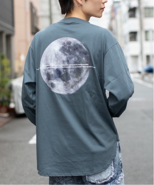 En serio TOKYO(エンソリオトーキョー)の「シルケットライク MOONモチーフプリント ロンT(Tシャツ/カットソー・メンズ・ブラック/ブルーグリーン/ホワイト・M/LL/L)」の1枚目の写真