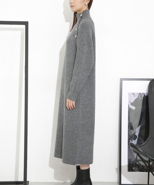 NANO universe（ナノユニバース）の「釦ディティール片畔ニットワンピース（ワンピース・レディース・グレー/イエロー/ベージュ・FREE）」の21枚目の写真