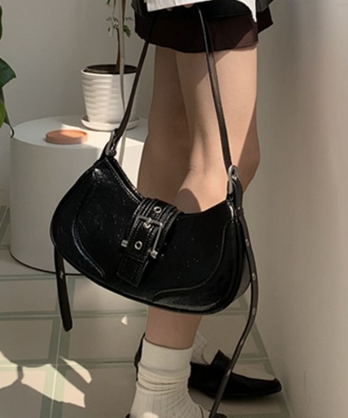 NANEA（ナネア）の「ベルトデザインショルダーバッグ（ショルダーバッグ・レディース・シルバー/ブラック・フリー）」の2枚目の写真