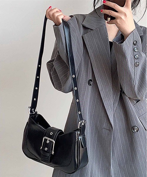 NANEA（ナネア）の「ベルトデザインショルダーバッグ（ショルダーバッグ・レディース・シルバー/ブラック・フリー）」の5枚目の写真