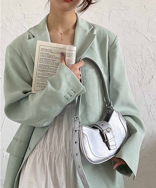 NANEA（ナネア）の「ベルトデザインショルダーバッグ（ショルダーバッグ・レディース・シルバー/ブラック・フリー）」の7枚目の写真