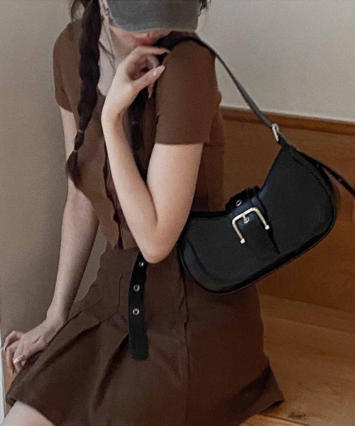 NANEA（ナネア）の「ベルトデザインショルダーバッグ（ショルダーバッグ・レディース・シルバー/ブラック・フリー）」の11枚目の写真