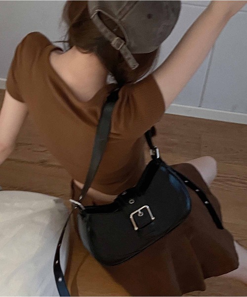 NANEA（ナネア）の「ベルトデザインショルダーバッグ（ショルダーバッグ・レディース・シルバー/ブラック・フリー）」の12枚目の写真