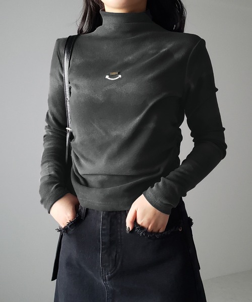 me+em select(ミームセレクト)の「※【 裏微起毛 】サイドシャーリングヴィンテージタイダイハイネックトップス(Tシャツ/カットソー・レディース・グレー/アイボリー/ブラウン・FREE)」の3枚目の写真