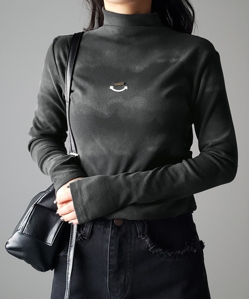 me+em select(ミームセレクト)の「※【 裏微起毛 】サイドシャーリングヴィンテージタイダイハイネックトップス(Tシャツ/カットソー・レディース・グレー/アイボリー/ブラウン・FREE)」の6枚目の写真