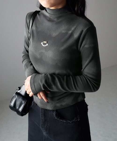 me+em select(ミームセレクト)の「※【 裏微起毛 】サイドシャーリングヴィンテージタイダイハイネックトップス(Tシャツ/カットソー・レディース・グレー/アイボリー/ブラウン・FREE)」の11枚目の写真