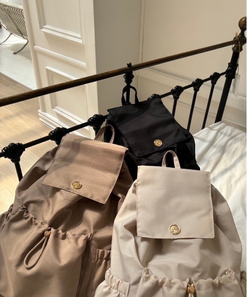 my twilight（マイトワイライト）の「mytwilight 9ポケット ドロストリュック（バックパック/リュック・レディース・ブラック/ベージュ/アイボリー・FREE）」の6枚目の写真