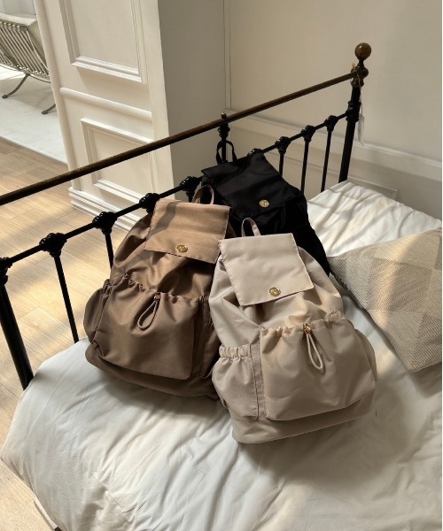 my twilight（マイトワイライト）の「mytwilight 9ポケット ドロストリュック（バックパック/リュック・レディース・ブラック/ベージュ/アイボリー・FREE）」の5枚目の写真