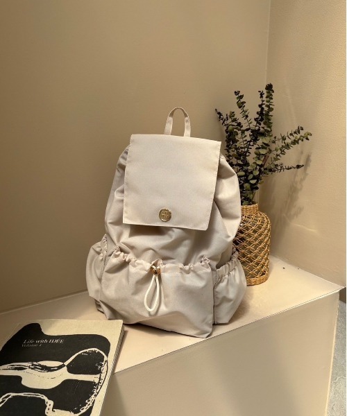 my twilight（マイトワイライト）の「mytwilight 9ポケット ドロストリュック（バックパック/リュック・レディース・ブラック/ベージュ/アイボリー・FREE）」の8枚目の写真