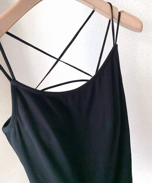 Q（キュー）の「カップ付きバッククロスキャミ（キャミソール・レディース・ブラック/アイボリー・MEDIUM）」の5枚目の写真