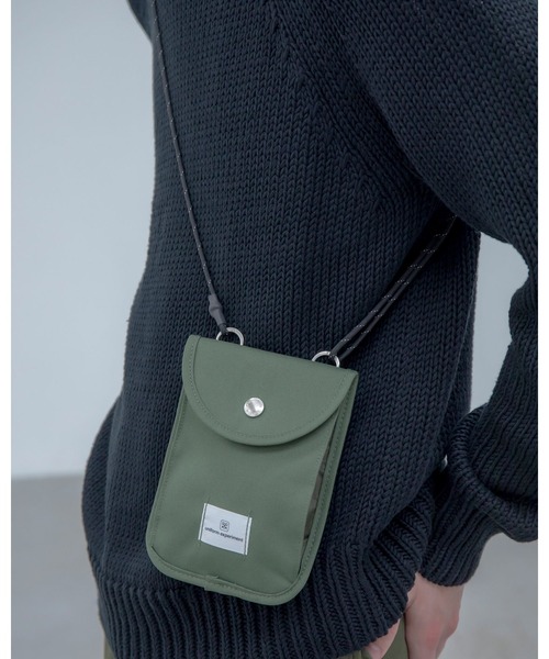 uniform experiment（ユニフォームエクスペリメント）の「SHOULDER POUCH（ボディバッグ/ウエストポーチ・メンズ・カーキ/ブラック・FREE）」の3枚目の写真
