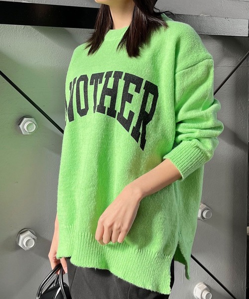 &soiree(アンドソワレ)の「&soiree カレッジロゴモヘアライクニットセーター(ニット/セーター・レディース・グレー/グリーン/ピンク/ベージュ・FREE)」の20枚目の写真