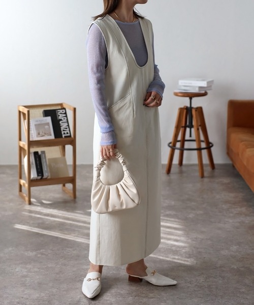 ap retro（アプレトロ）の「ディープUネックジャンパースカート / 配色ステッチ（ジャンパースカート・レディース・ライトブルー/ベージュ/ネイビー/アイボリー・FREE）」の5枚目の写真