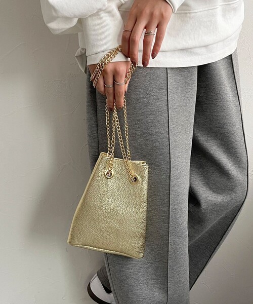 VICE VERSA（バイスバース）の「【VICE VERSA/バイス ベルサ】チェーンレザー巾着バッグ（ショルダーバッグ・レディース・ブラック/シルバー/ゴールド・FREE）」の3枚目の写真