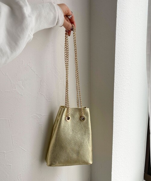 VICE VERSA（バイスバース）の「【VICE VERSA/バイス ベルサ】チェーンレザー巾着バッグ（ショルダーバッグ・レディース・ブラック/シルバー/ゴールド・FREE）」の6枚目の写真