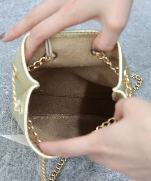 VICE VERSA（バイスバース）の「【VICE VERSA/バイス ベルサ】チェーンレザー巾着バッグ（ショルダーバッグ・レディース・ブラック/シルバー/ゴールド・FREE）」の18枚目の写真