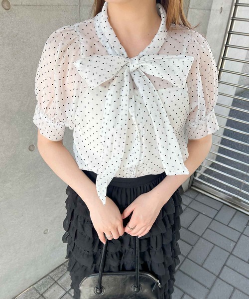 frunco(フランコ)の「半袖ドットシフォンボウタイブラウス(シャツ/ブラウス・レディース・ホワイト/ブラック・FREE)」の1枚目の写真