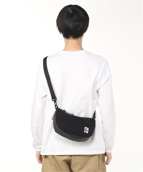 CHUMS（チャムス）の「【CHUMS/チャムス】 Mini Banana Shoulder Sweat Nylon（ショルダーバッグ・メンズ・その他2/その他1/その他3/その他5/その他6/その他4/その他7/その他8/その他9/その他10/その他11/その他12/その他13/その他17/その他16/その他15/その他14/その他19/その他18/その他20・FREE）」の22枚目の写真