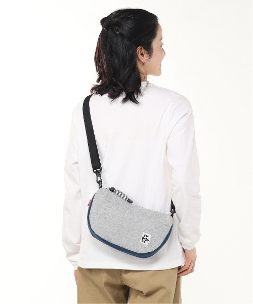 CHUMS（チャムス）の「【CHUMS/チャムス】 Mini Banana Shoulder Sweat Nylon（ショルダーバッグ・メンズ・その他2/その他1/その他3/その他5/その他6/その他4/その他7/その他8/その他9/その他10/その他11/その他12/その他13/その他17/その他16/その他15/その他14/その他19/その他18/その他20・FREE）」の21枚目の写真