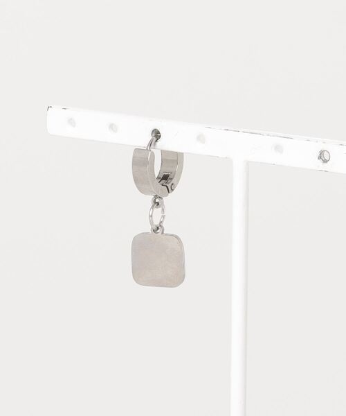 SILVER BULLET（シルバーバレット）の「『SBLTR』ユニセックス チャーム付きフープピアス（片耳）（ピアス（片耳用）・レディース・ブラック・FREE）」の2枚目の写真