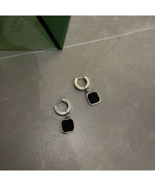 SILVER BULLET（シルバーバレット）の「『SBLTR』ユニセックス チャーム付きフープピアス（片耳）（ピアス（片耳用）・レディース・ブラック・FREE）」の5枚目の写真
