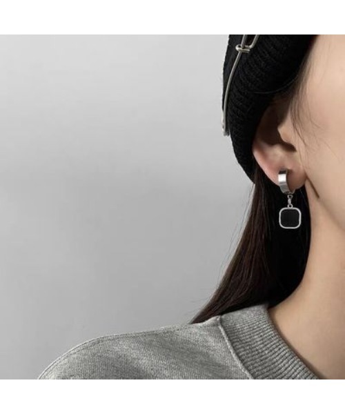 SILVER BULLET（シルバーバレット）の「『SBLTR』ユニセックス チャーム付きフープピアス（片耳）（ピアス（片耳用）・レディース・ブラック・FREE）」の3枚目の写真