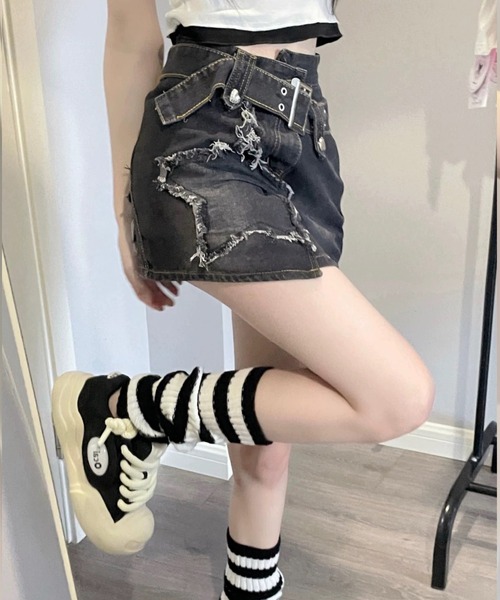 shopnikoniko（ショップニコニコ）の「スターパッチ ワイドベルト デニムミニスカート（スカート・レディース・ブラック・フリー）」の3枚目の写真