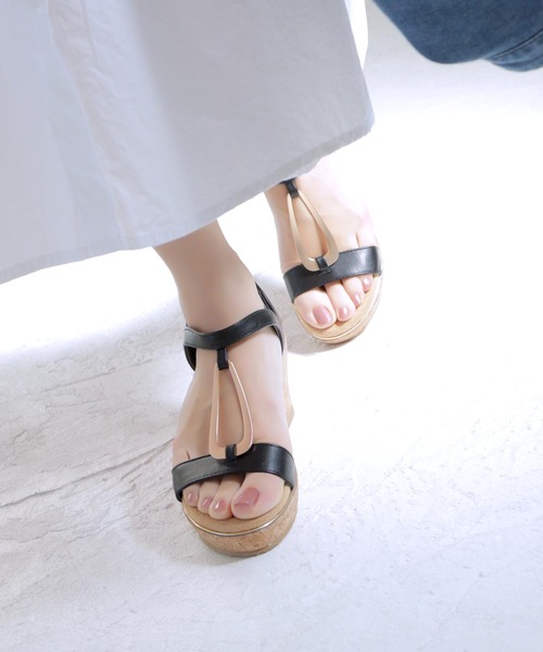 masyugirl(マシュガール)の「【4E幅広・大きいサイズ】7cmウェッジソール ゴールドバックルサンダル(サンダル・レディース・ホワイト/ブラック・M/L/LL/3L)」の1枚目の写真